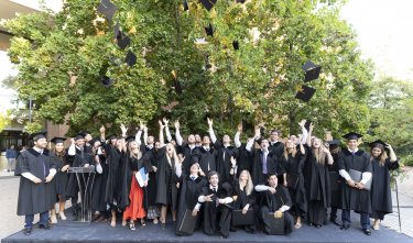 Acompañados de sus profesores y familiares, los egresados del MBA Otoño 2021 tuvieron su ceremonia de graduación y obtuvieron su diploma