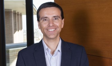 Profesor Felipe Aldunate logra publicación en el Journal of Financial Economics, el mejor en su área según factor de impacto