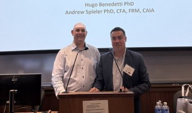 Profesor Hugo Benedetti expone en la Global Finance Conference 2025 sobre el impacto de la IA generativa en la enseñanza de finanzas