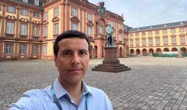 Felipe Aldunate presentó investigación sobre jerarquías organizacionales en la EARIE Annual Conference